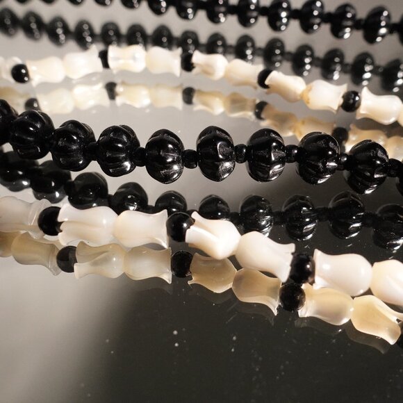 Vintage Black and Shell White floral Beaded Necklace with Shell Ring Accent - Picture 4 of 16